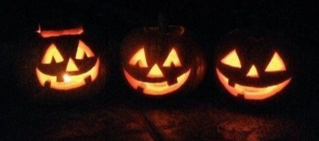Halloween — Glowing Pumpkin Trio